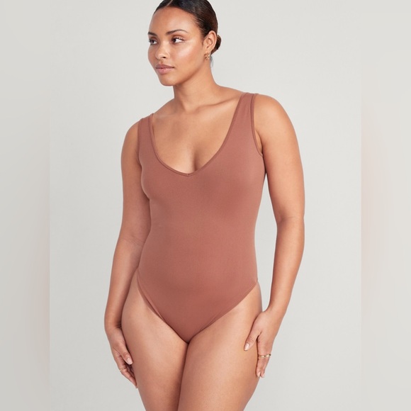 Old Navy| Seamless V-Neck Tank Bodysuit - Picture 3 of 6